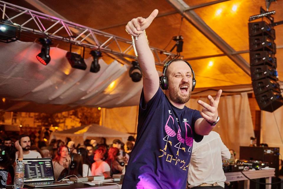 Michał Nogaś podczas silent disco na Malta Festival Poznań 2017 / fot. Klaudyna Schubert